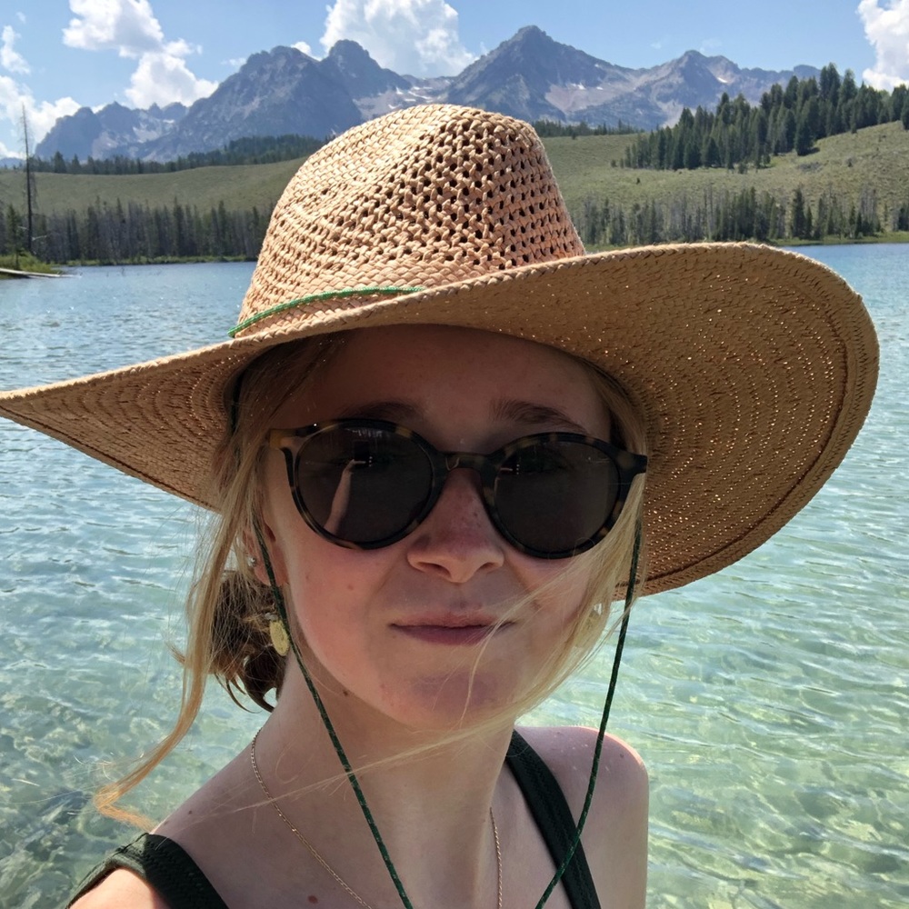 Meet your Posher, Laura